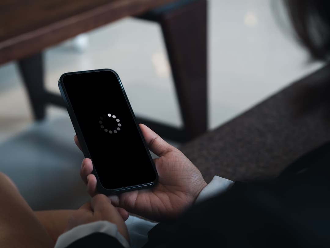 system error slow loading no connection wifi mobile smartphone screen businessperson s hand no signal internet connection cellphone system software update upgrade loading process